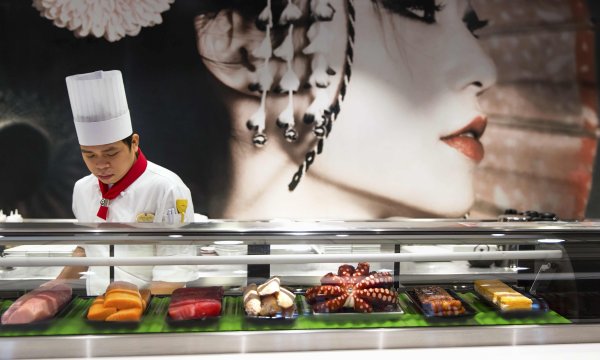 RCI_AN_CSDec2015_Izumi_ChefCounter_A-600x360